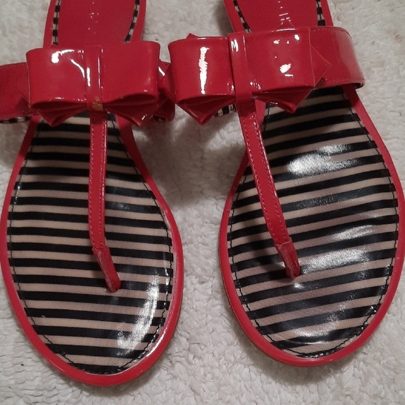 Arturo Chiang Red Sandals with Checkered Insole - Picture 5 of 5